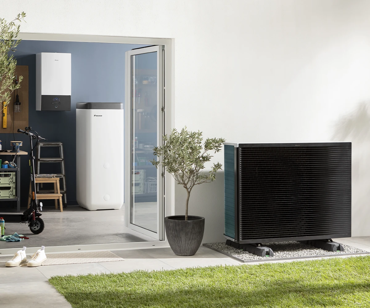 Daikin Altherma Wärmepumpe mit Außengerät und Inneneinheit
